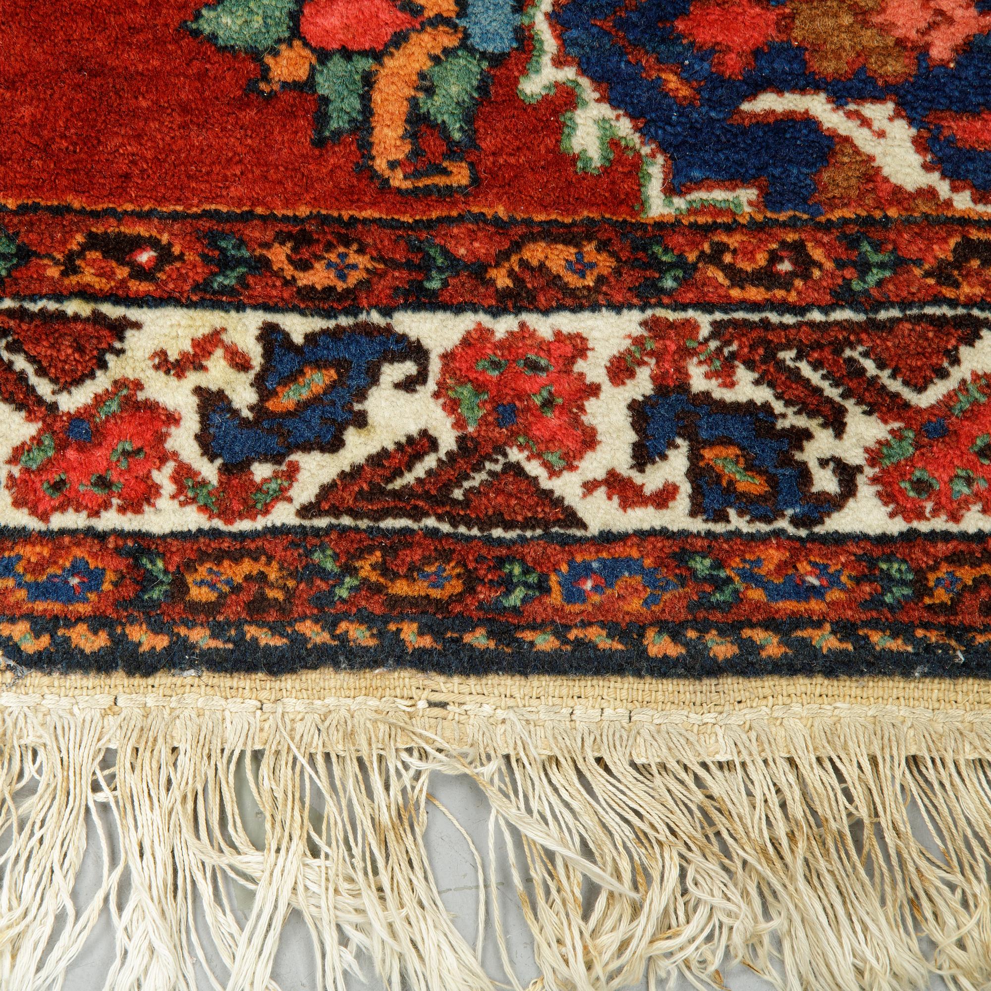 A rug, semi-antique Hamadan, ca 140 x 110 cm.