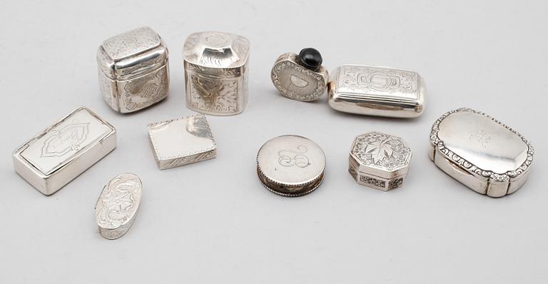 DOSOR, 10 st, silver, bl a svenska, engelska, holländska stämplar, 1800-/1900-tal. Vikt ca 200 gram.