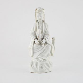 A blanc de Chine figure of Guanyin, late Qing/around 1900.