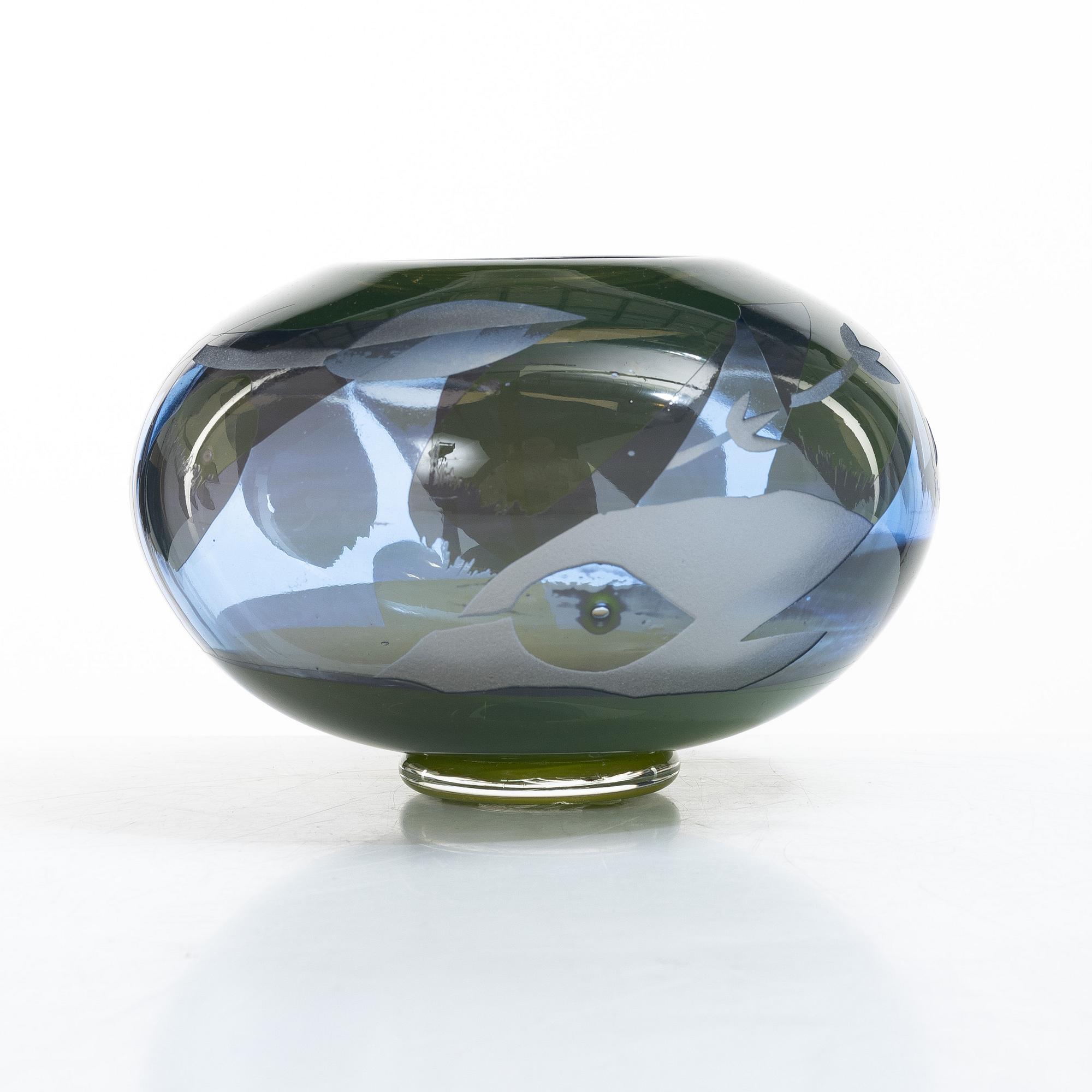 Ann Wärff, a glass vase, Sweden, signed, 1980.