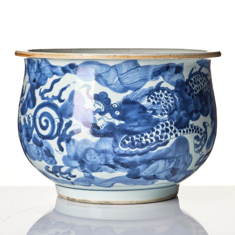 A blue and white censer, Qing dynasty, 18th century.