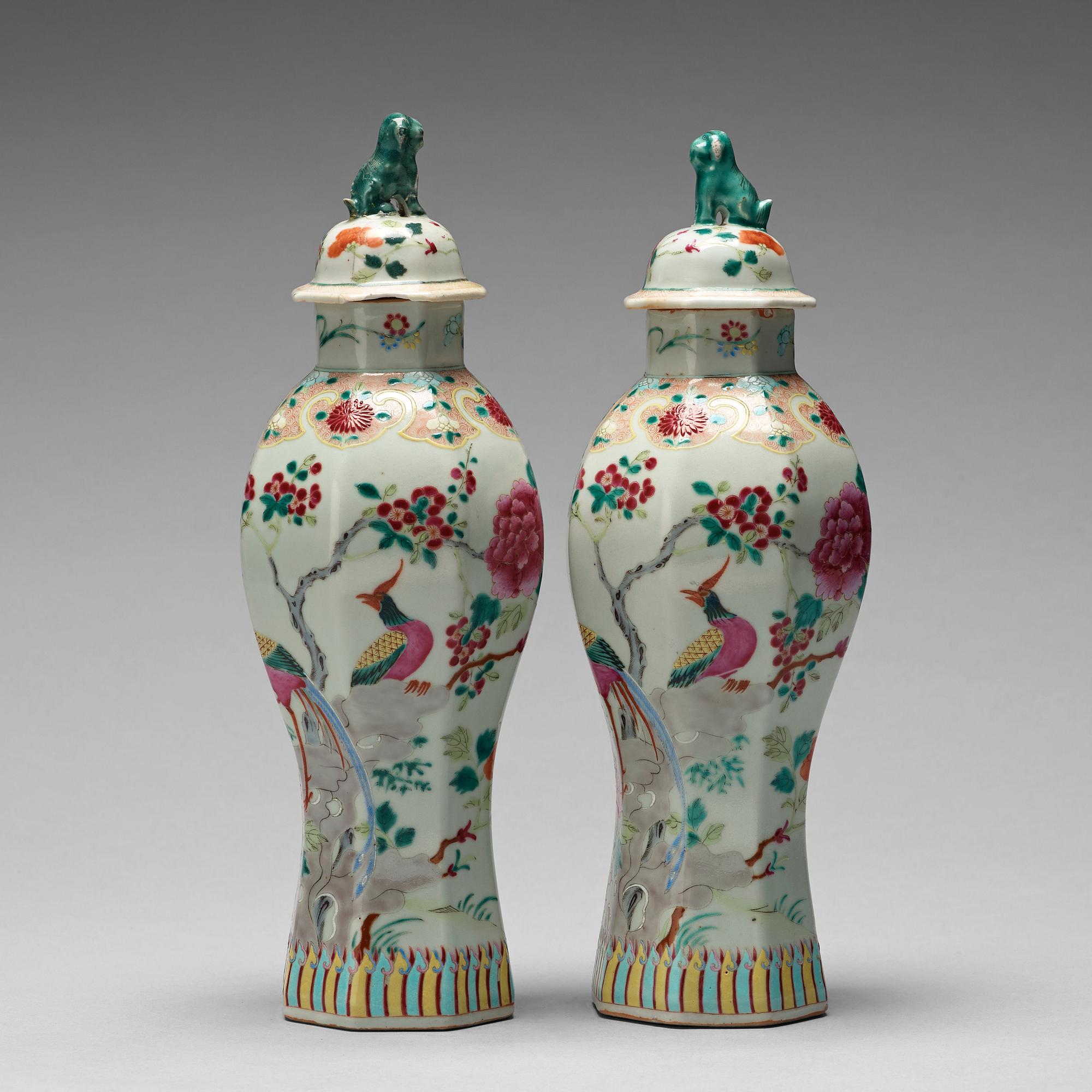 A pair of famille rose vases with cover, Samson, late 19th Century.