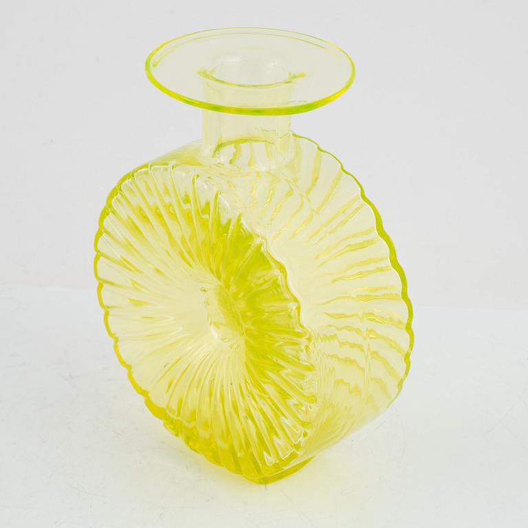 Helena Tynell, a 'Sun Bottle' for Riihimäen Lasi Oy. In production 1964-1974.