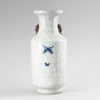 VAS, porslin, Kina, 1800-/1900-tal.
