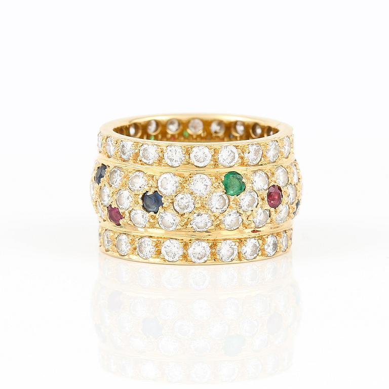 RING, 18K guld med 80 st briljantslipade diamanter tot ca 2,40 ct, rubiner, smaragder och safirer. Vikt 6,5 g.