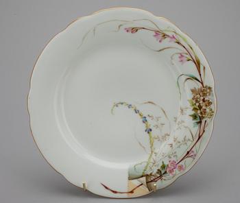 TALLRIK, porslin, Kuznetsov sekelskiftet 1800/1900.