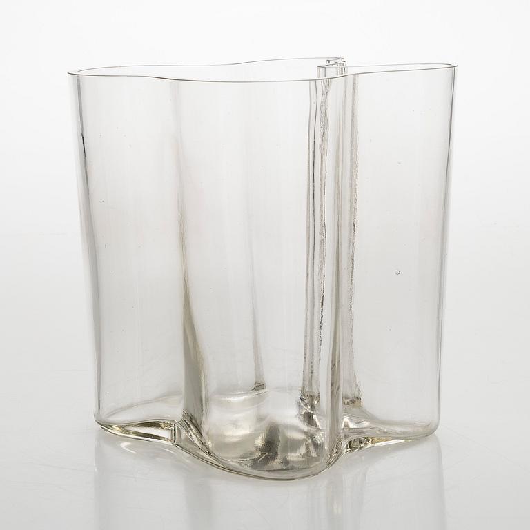 Alvar Aalto, maljakko, malli 3031, signeerattu Alvar Aalto - 3031 korkeus 20 cm.