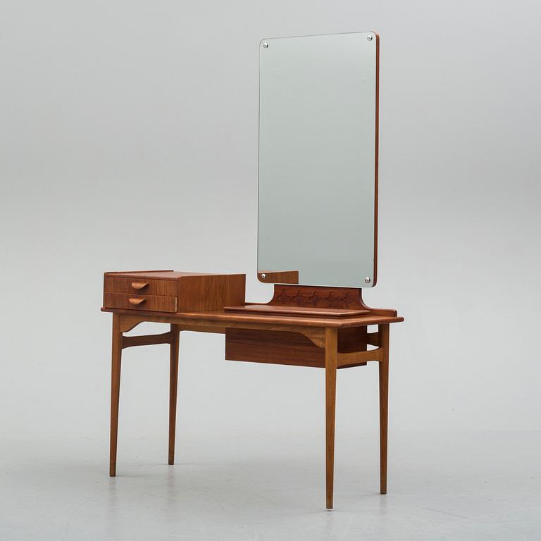 A 1960s bureau with mirror.