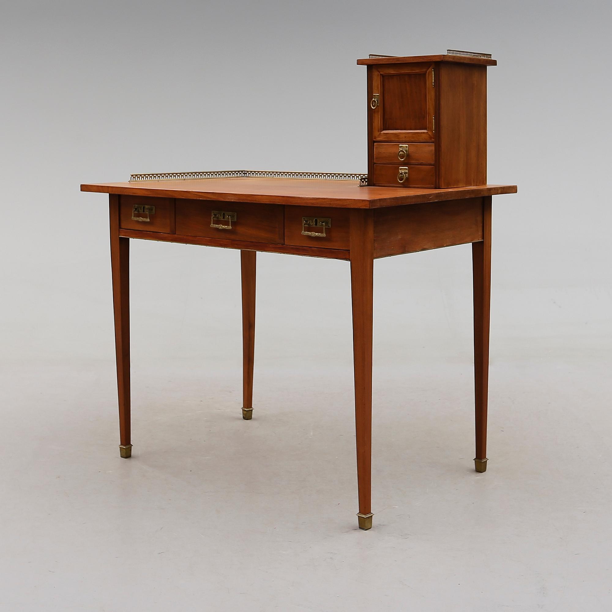 SKRIVBORD, 1900-talets första hälft.