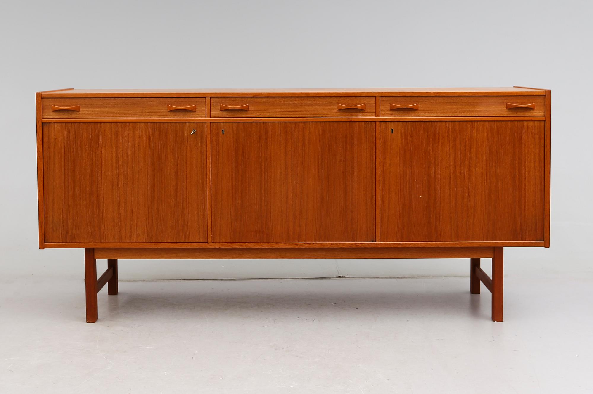 SIDEBOARD, Ulferts, 1900-talets andra hälft.