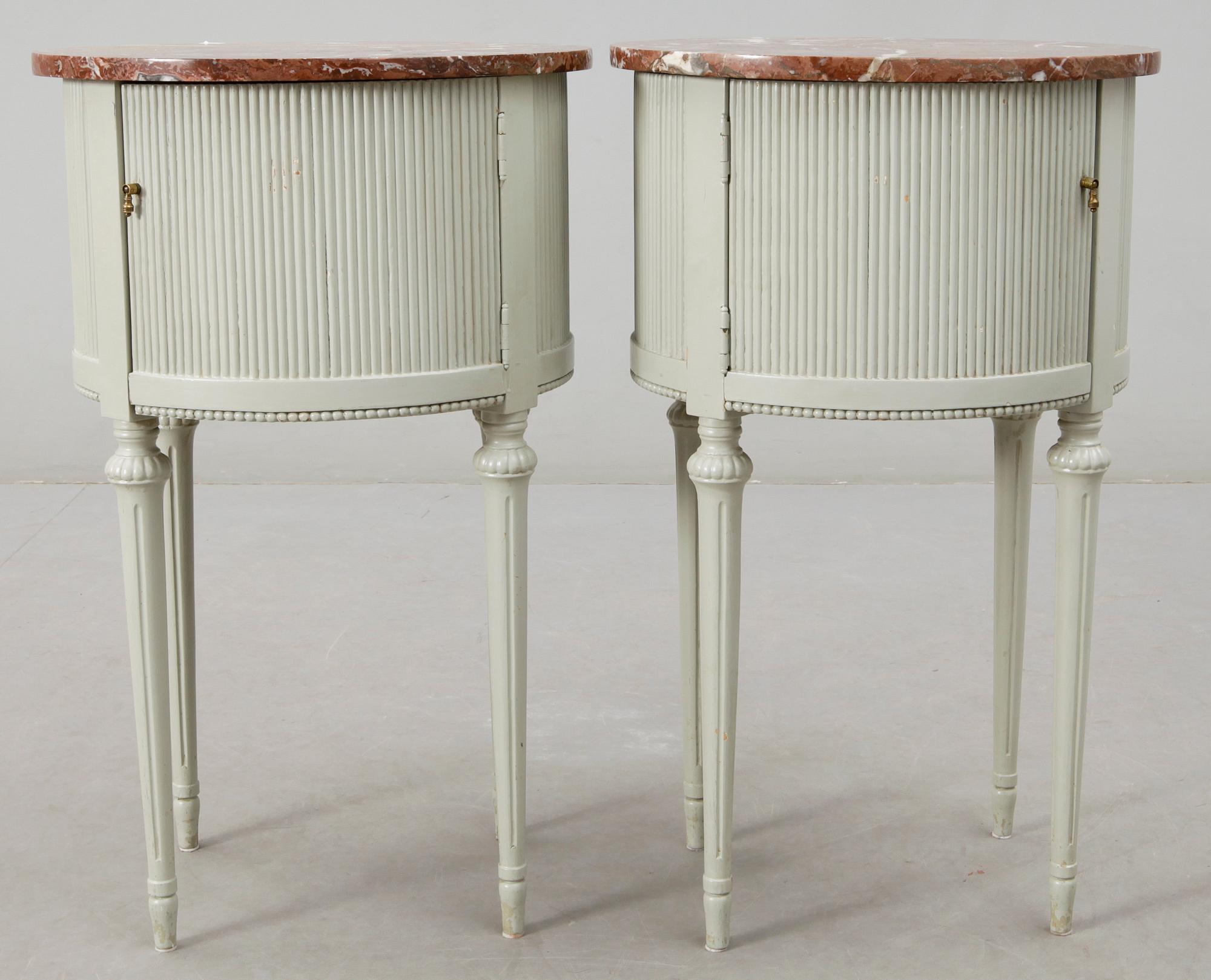 SÄNGBORD, ett par, gustaviansk stil, 1900-talets första hälft.