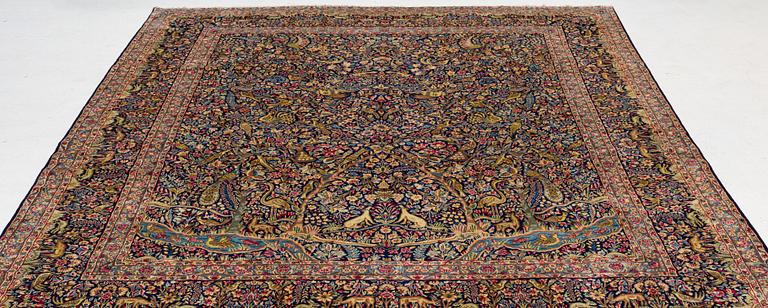 Carpet, Kerman, approx. 390 x 295 cm.