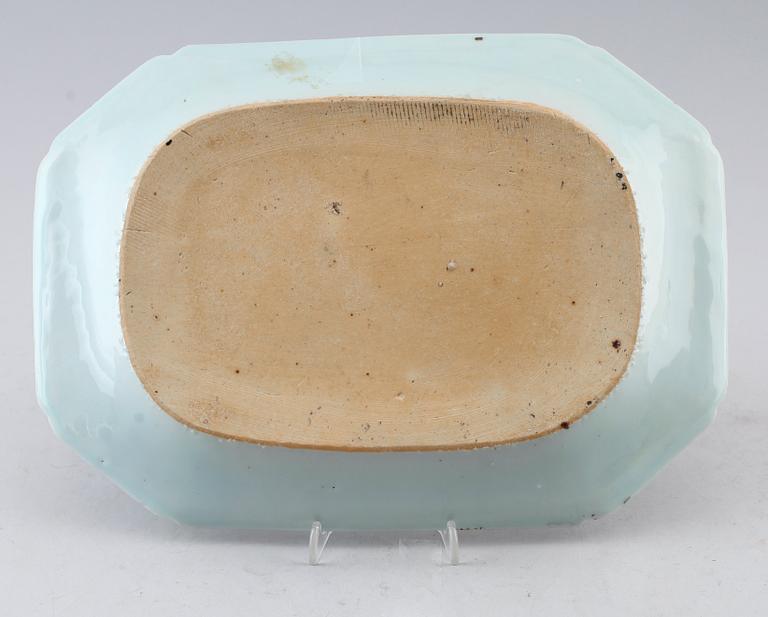 STEKFAT, porslin, Kina, Qianlong 1736-1795.