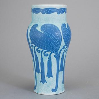 VAS, flintgods, sgrafitto, Josef Ekberg, Gustavsberg, signerad och daterad 1925.