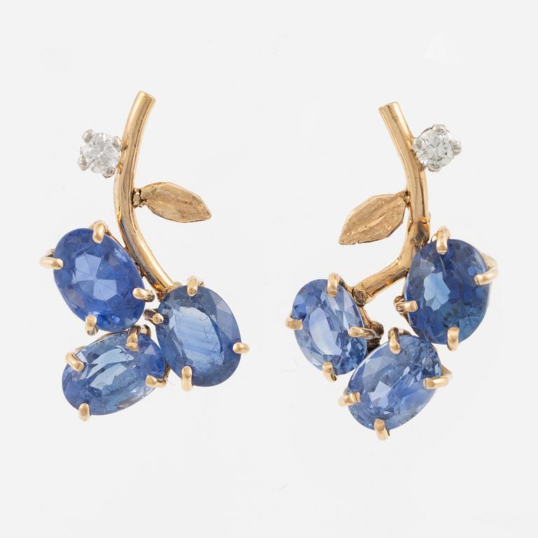 Earrings, 18K gold with six sapphires and two brilliant-cut diamonds.