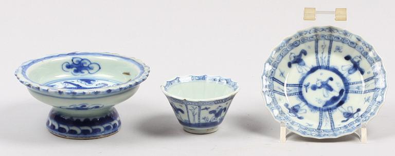 STEMCUP samt KOPP MED FAT, porslin. Kina 1700/1800-tal.