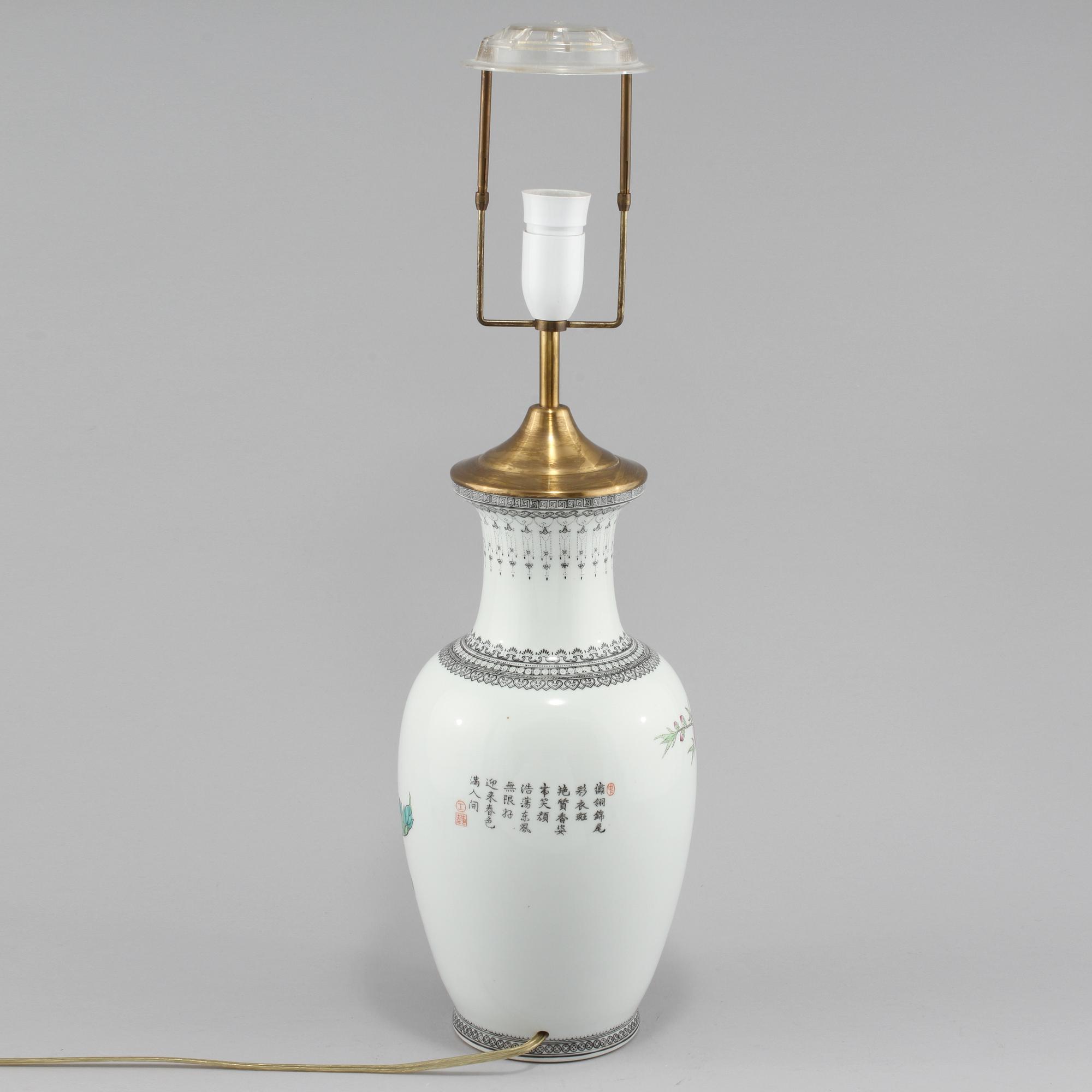 BORDSLAMPA, porslin, Kina, 1900-tal.