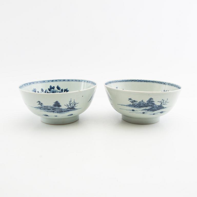 Bowls, a pair, porcelain, Qianlong (1736-95), Qing dynasty, China.