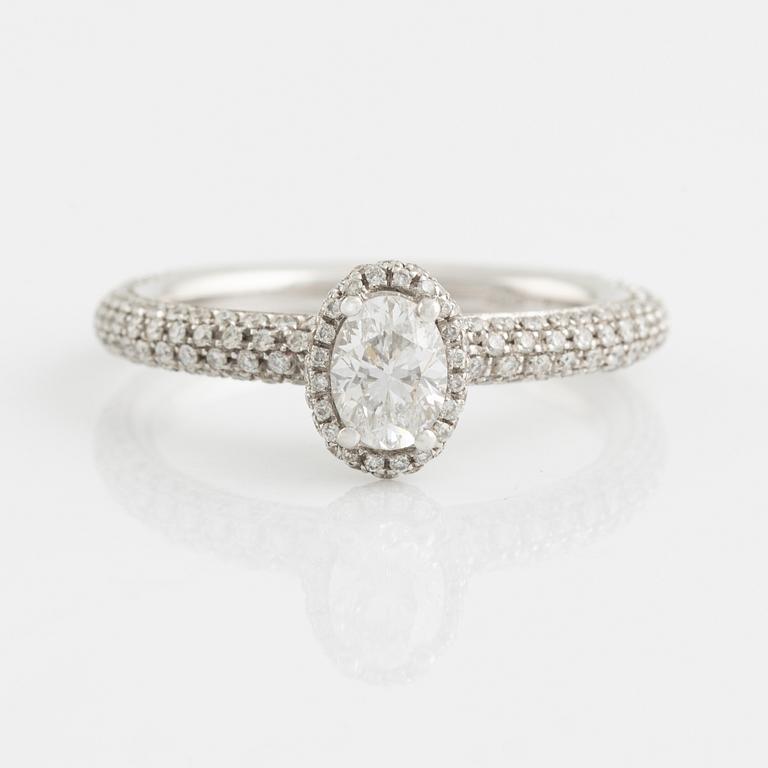 Oval cut diamond ring, ca 0,47 ct.