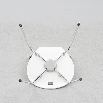 Arne Jacobsen, six chairs, "The Seven", Fritz Hansen, 2018.