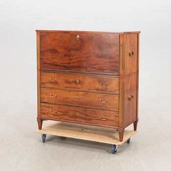 Chiffonjé, sengustavianskt, omkring år 1800.