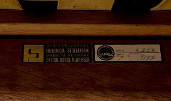 BØRGE MOGENSEN, fåtöljer, ett par, "Slädestolen modell 2256", Fredericia Möbelfabrik, etikettmärkta.