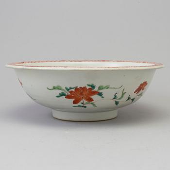 A famille rose export porcelain bowl, Qing dynasty, Qianlong (1736-95).