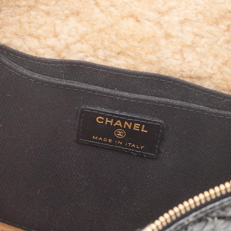 Chanel, "Shearling Mania Clutch", 2019.