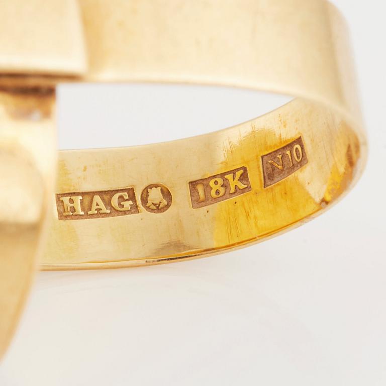 Birger Haglund, ring 18K guld med en slät oval lapis lazuli, Stockholm 1987.