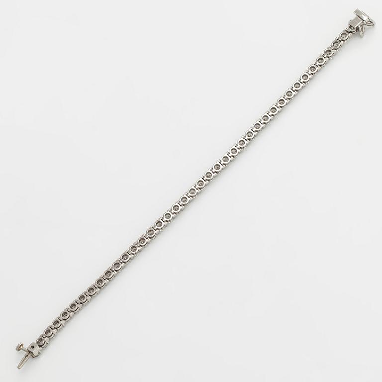 Tiffany & Co, "Victoria" tennisrannekoru, platinaa sekä briljantti- ja marquisehiottuja timantteja.