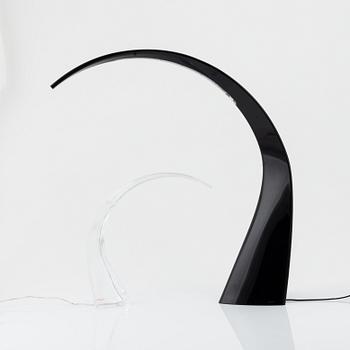 Bordslampor, 2 st, bricka samt väggklocka, Kartell, Italien.