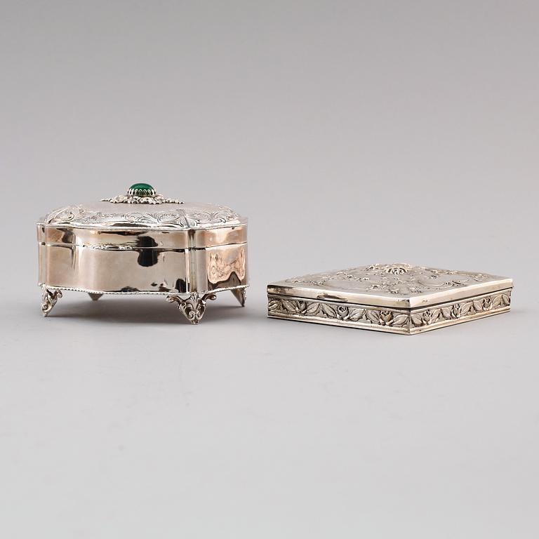 SKRIN samt DOSA, silver, svenska importstämplar, 1900-talets första hälft. Vikt ca 307 gram.