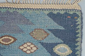 CARPET. "Tånga, blå". Tapestry weave (Gobelängteknik).  250,5 x 175,5 cm. Signed AB MMF BN.