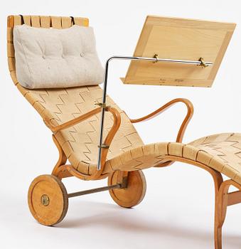 Bruno Mathsson, a lounge chair with wheels, Firma Karl Mathsson, Värnamo, 1940s, with reading table from 1972.