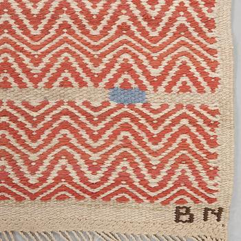 Barbro Nilsson, CARPET. "Rosengång, röd". Flat weave. 181,5 x 81,5 cm. Signed AB MMF BN.