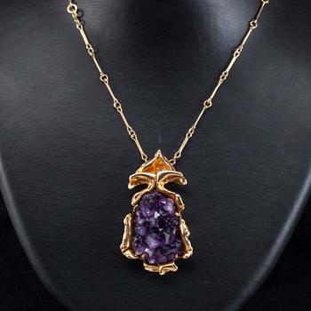 AMETISTHÄNGE och KED, 14K guld, ametistkristall, Reino Saastamoinen, Helsingfors 1971. Vikt 41 g.