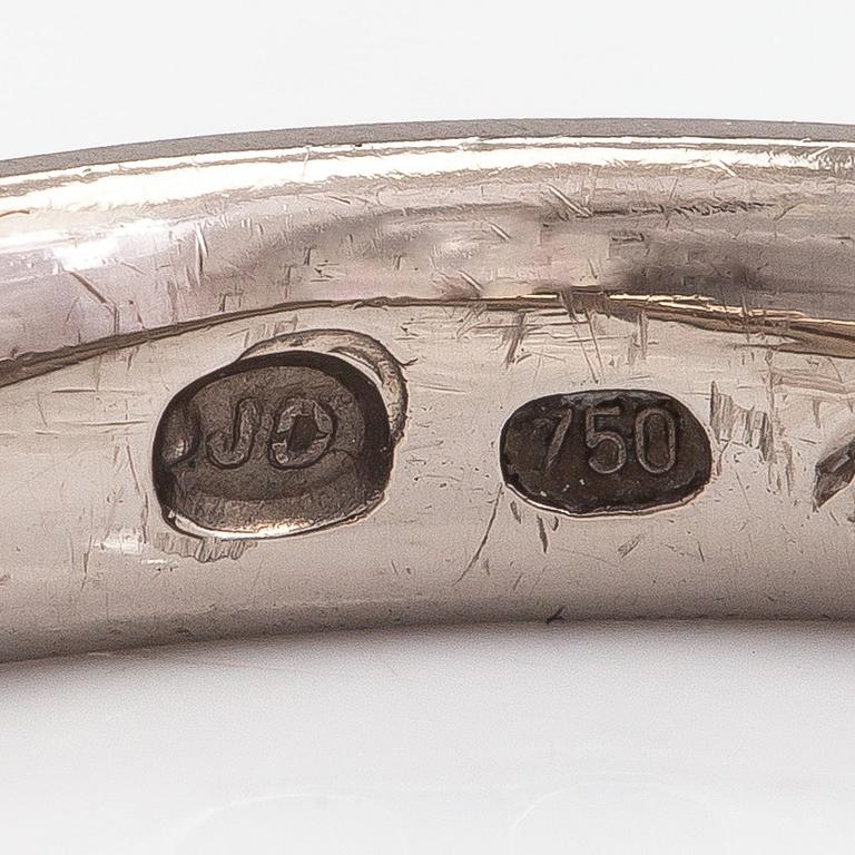 An 18K palladium white gold eternity ring with brilliant cut diamonds approx. 0.81 ct in total.