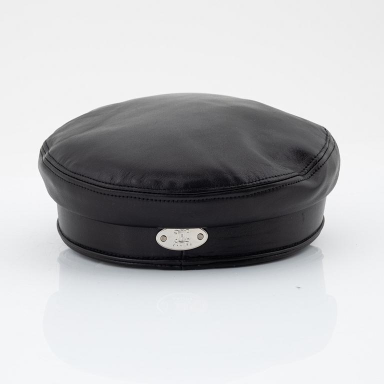 Céline, a leather hat, size M.