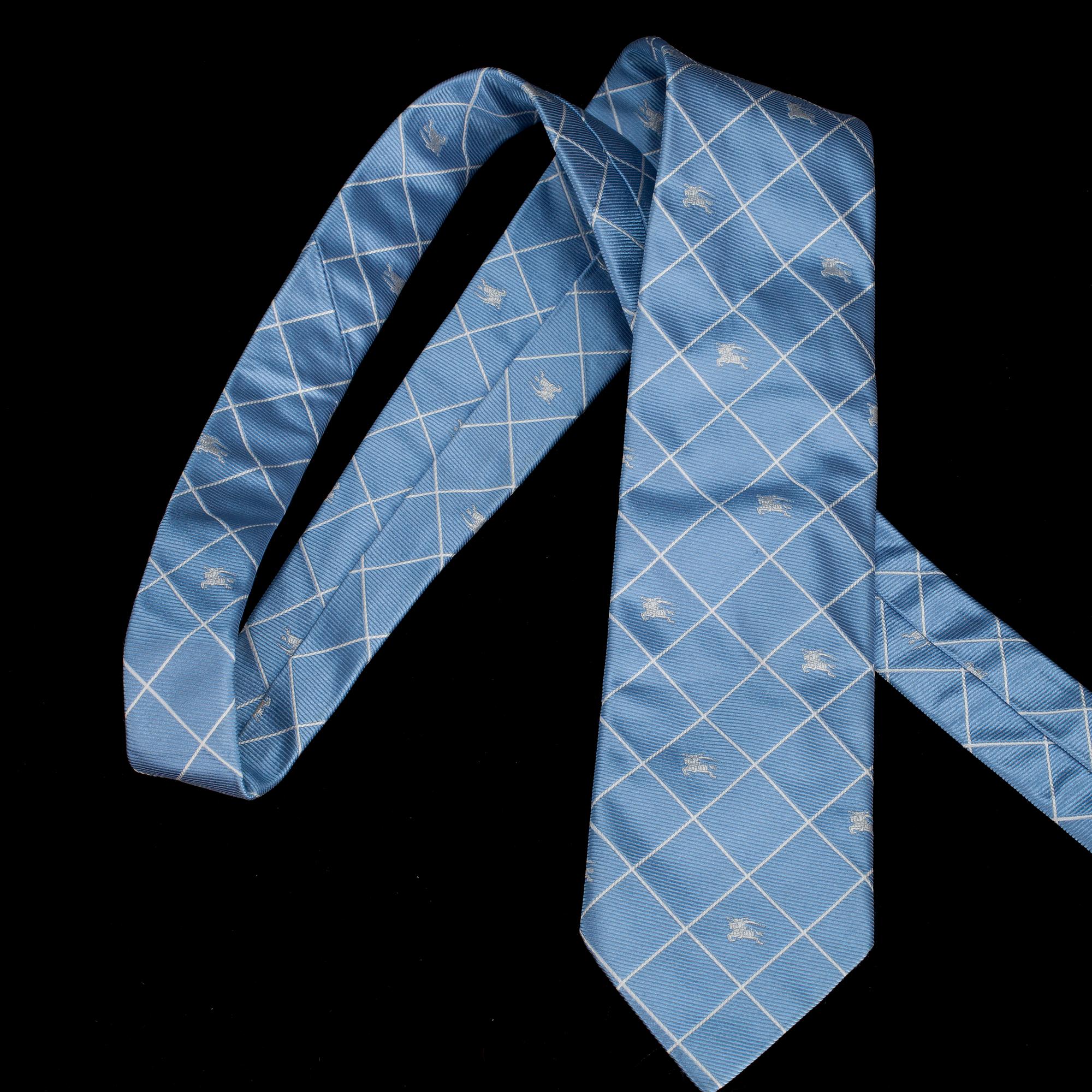 SLIPS, Burberry.