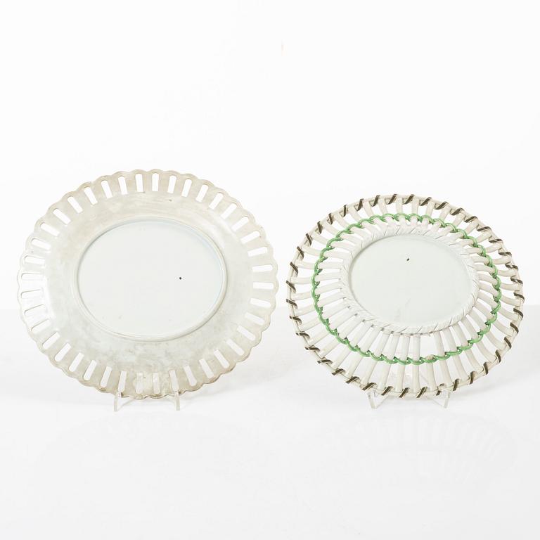 An English cream weare chesnutbasket with cover, circa 1800.