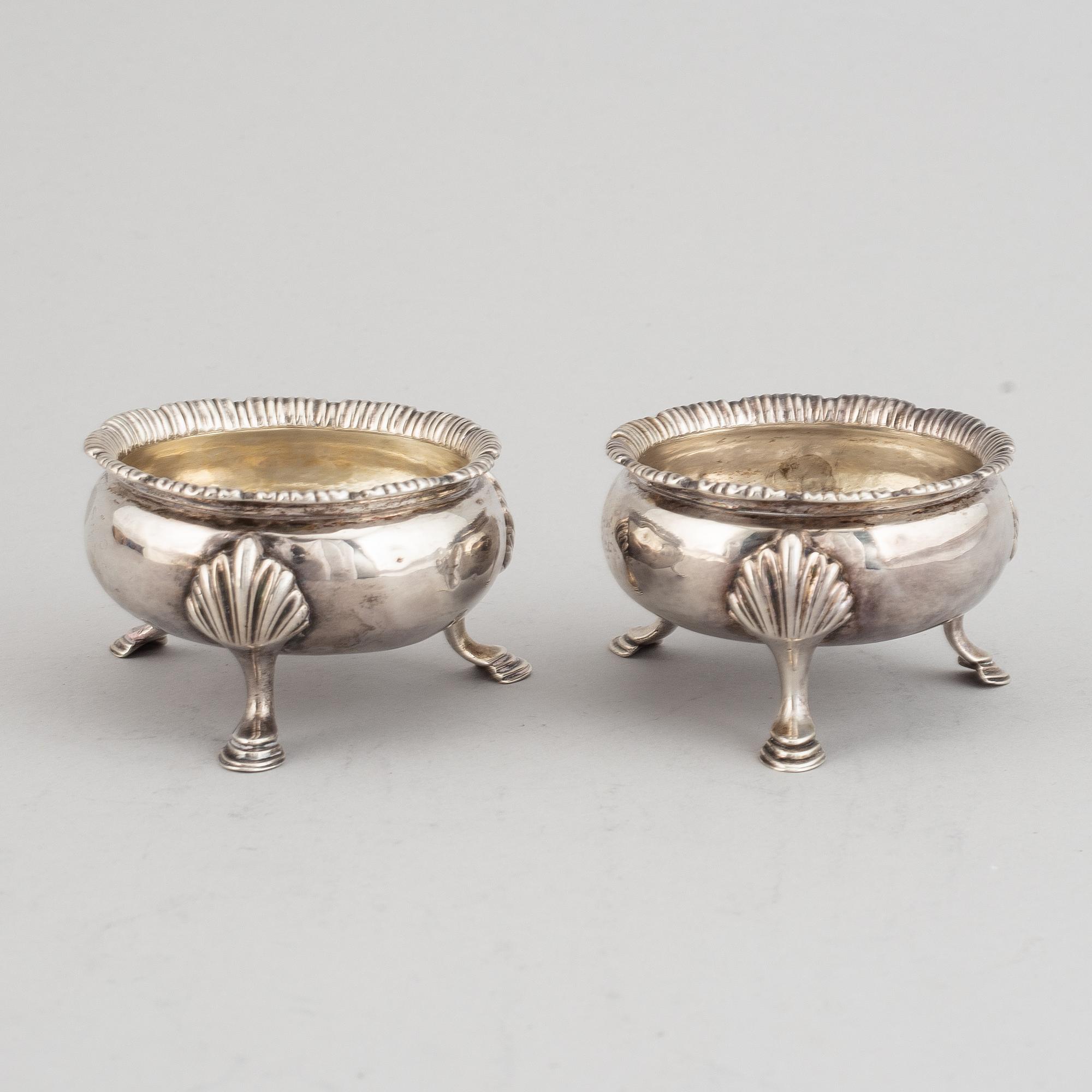 Two pairs of English 18th century silver salt-cellars, marked in London 1762 and 1769.