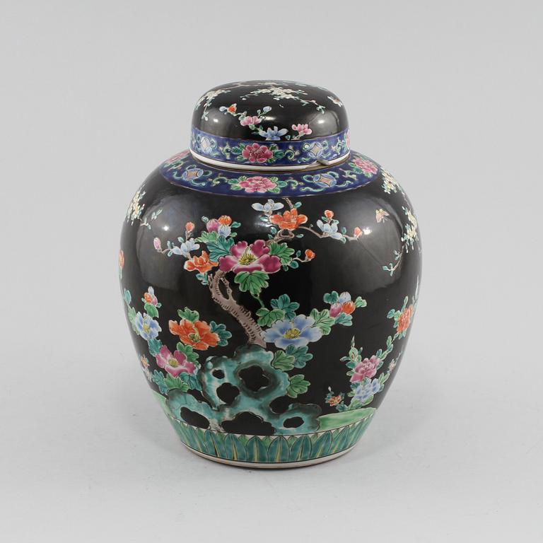 LOCKBOJAN, porslin, Kina, 1900-tal.