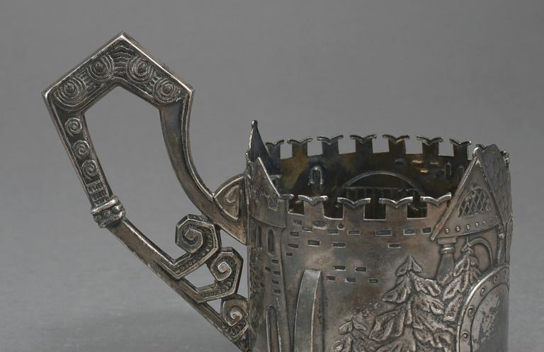 TEGLASHÅLLARE, silver, Ryssland 1908-1917. Vikt ca 151 gram.