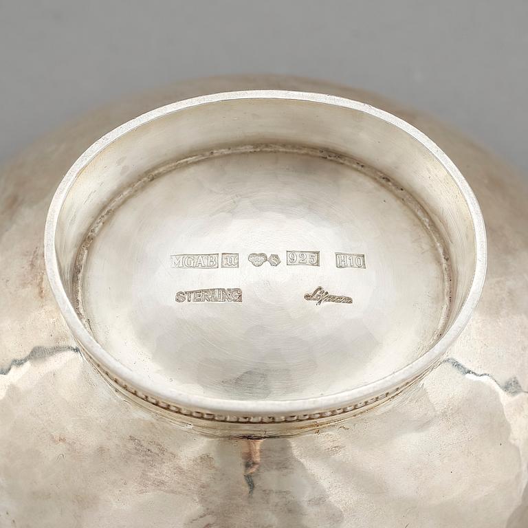 SKÅL, sterlingsilver. Erik Löfman, MGAB, Uppsala, 1982. Vikt ca 152 gram.