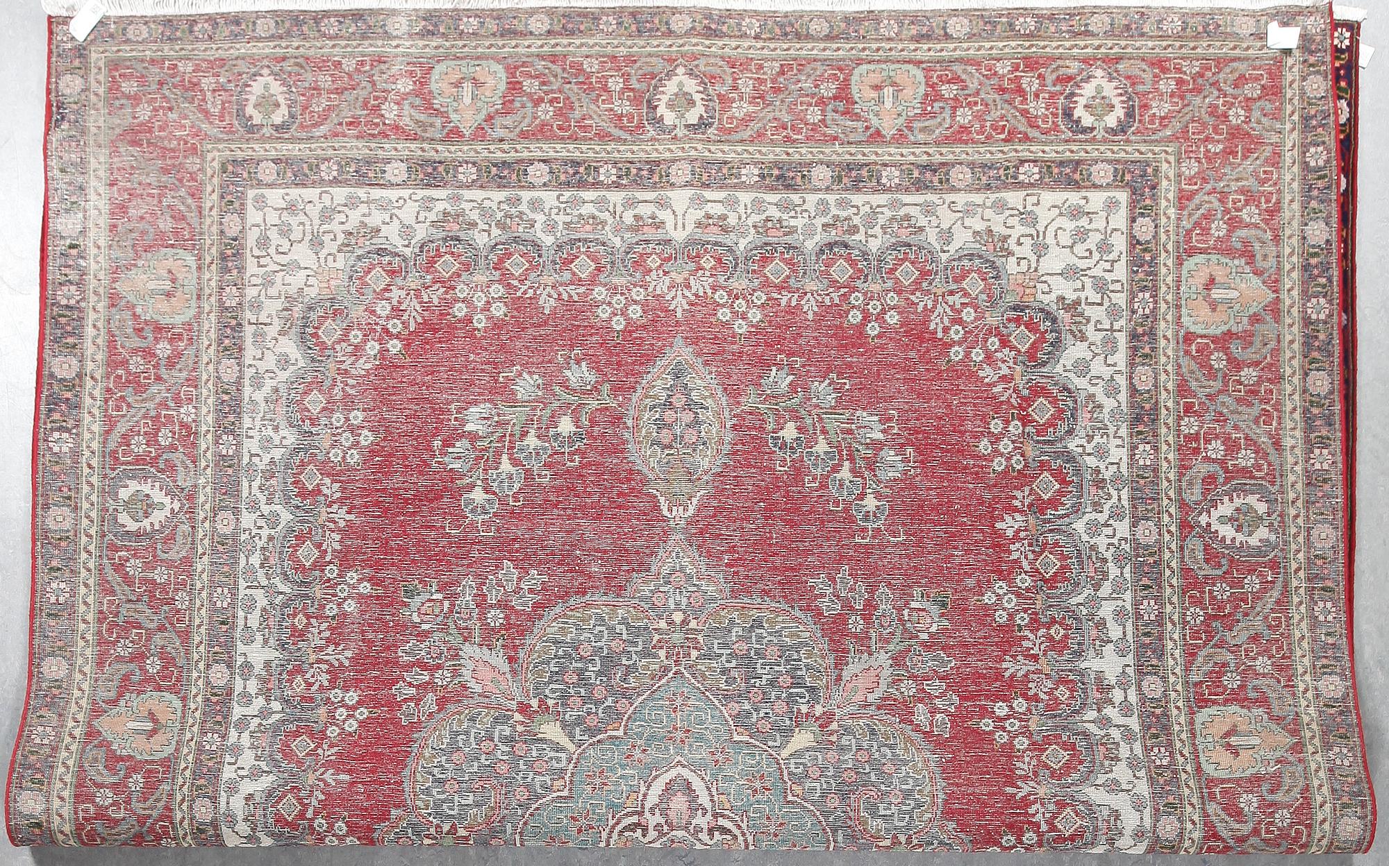 MATTA, möjligen Täbris, ca 391x296 cm.