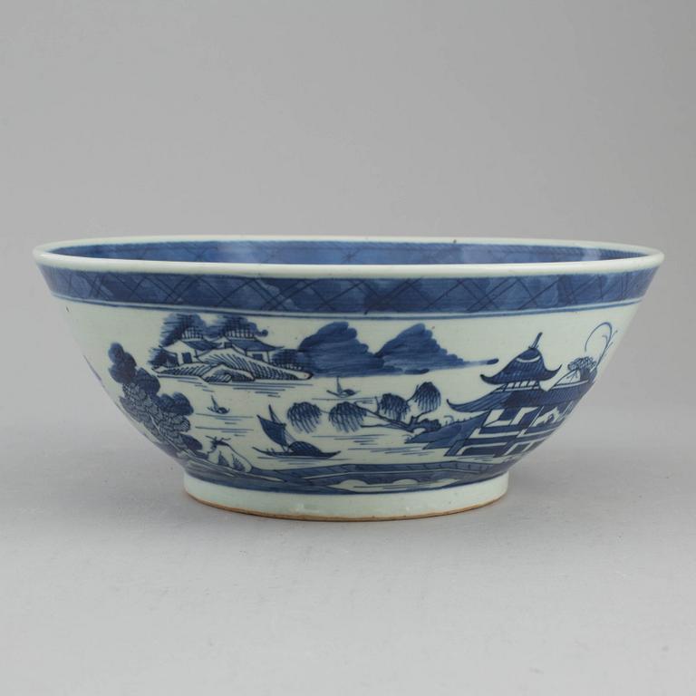 A large blue and white punch bowl, Qing dynasty, Jiaqing (1796-1820).