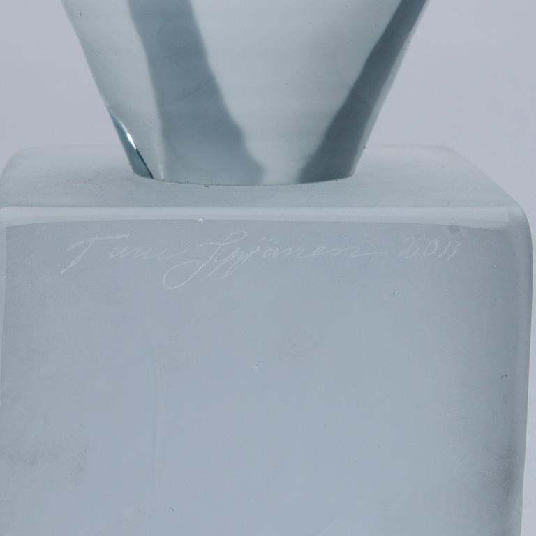 TARU SYRJÄNEN, GLASS SCULPTURE. Kasvu (Growth). Signed Taru Syrjänen 2011.