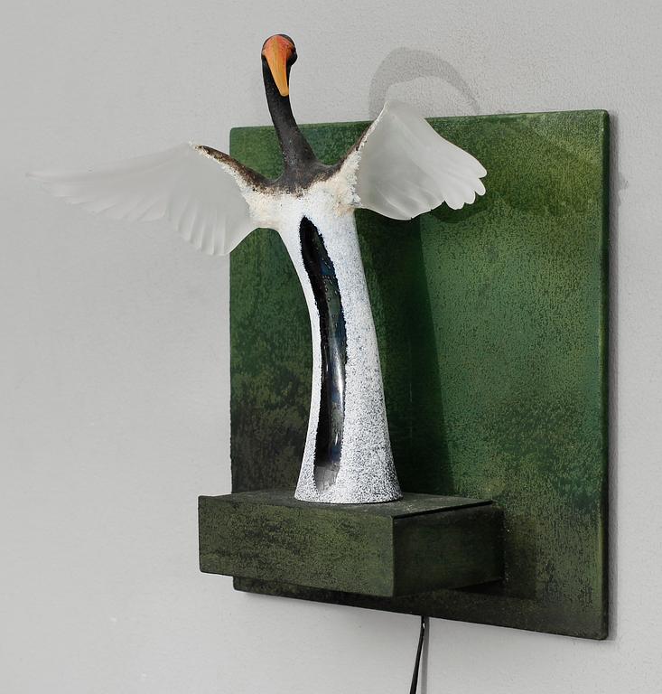 SKULPTUR, VÄGGLAMPA, glas, Kjell Engman, Kosta Boda, signerad och numrerad 2/60.