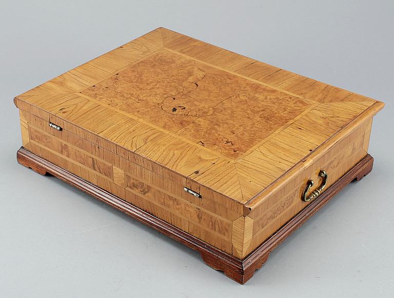SCHATULL, omkr år 1800.