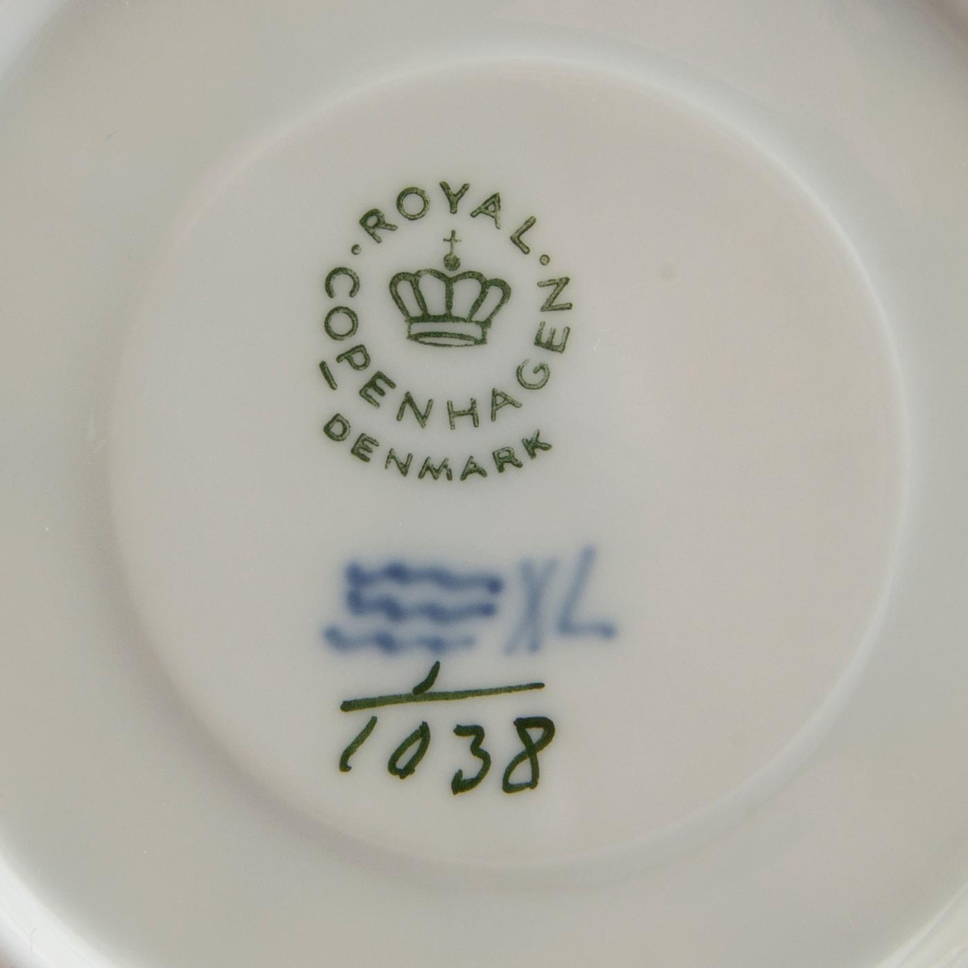 Service "Musselmalet" 15 pcs Royal Copenhagen Denmark late 20th century.